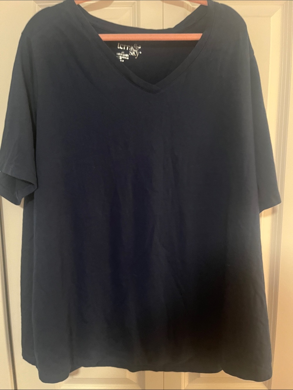 Terra & Sky V-Neck T-Shirt in Navy